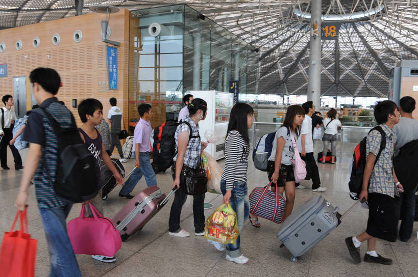 东方人,火车站,走,横图,室内,白天,侧面,度假,美景,城市风光,城市,车站,上海,中国,亚洲,握,服装,拉杆箱,旅行箱,景观,站台,许多人,拿,拿着,休闲装,黄种人,娱乐,大厅,月台,衣服,行李箱,箱子,上海站,一群人,享受,休闲,休闲服,景色,放松,握着,服饰,出差,申,东亚,上海火车站,上海市,中华人民共和国,沪,华东地区,闸北区,男人,男性,年轻男性,年轻女性,女人,女性,亚洲人,步行,散步,走路,半身,彩图,旅行,铁路车站,铁路站,shzxz1