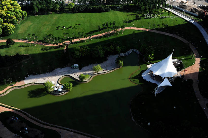 无人,横图,俯视,航拍,室外,白天,度假,草地,草坪,河流,美景,水,植物,城市风光,城市,上海,中国,亚洲,阴影,光线,影子,河水,景观,水流,娱乐,浦东,草,树,树木,绿色,倒影,阳光,自然,享受,休闲,景色,放松,生长,成长,申,倒映,鸟瞰,陆家嘴,浦东新区,东亚,上海市,中华人民共和国,沪,华东地区,陆家嘴中心绿地,上海陆家嘴中心绿地,反照,彩图,高角度拍摄,shzxz1