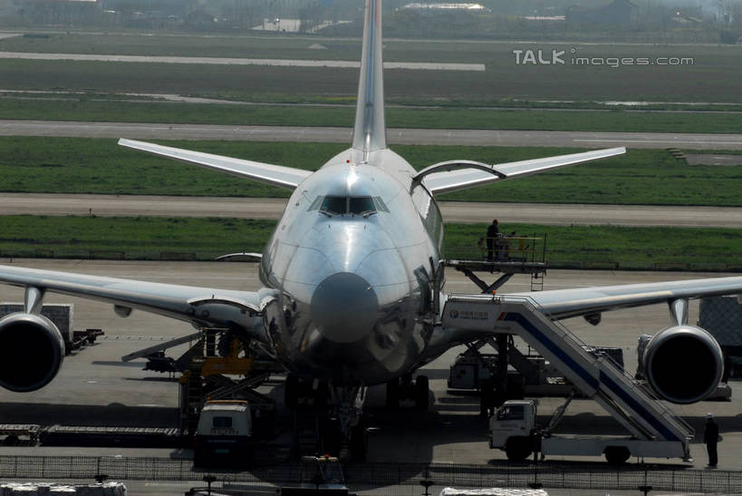 无人,机场,横图,室外,白天,正面,度假,草地,草坪,美景,植物,城市风光,城市,飞机,飞机场,上海,中国,亚洲,阴影,光线,影子,景观,交通,娱乐,航空,浦东,浦东国际机场,浦东机场,草,绿色,阳光,停机坪,交通工具,享受,休闲,景色,放松,运输,申,客机,载具,浦东新区,东亚,上海市,中华人民共和国,沪,华东地区,航空站,空港,彩图,上海浦东国际机场,shzxz1