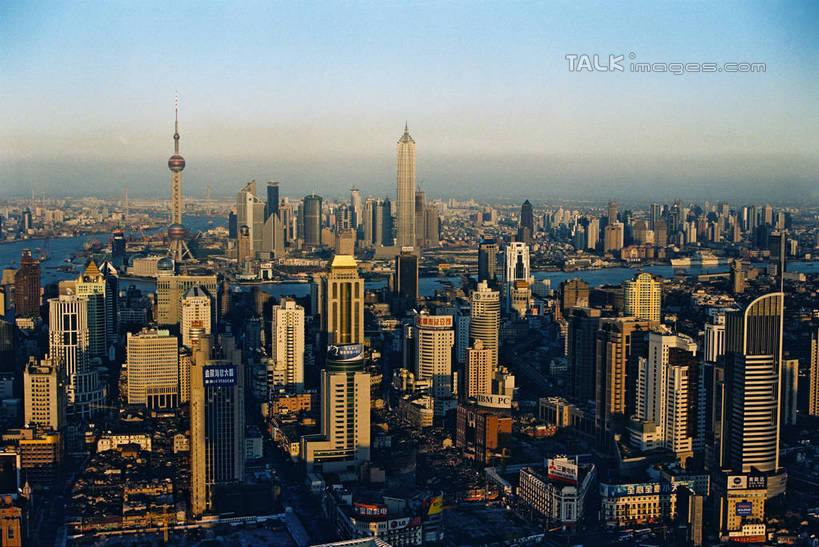 无人,家,高楼大厦,横图,全景,俯视,航拍,室外,白天,度假,河流,美景,水,天际线,植物,城市风光,标志建筑,城市,大厦,地标,建筑,摩天大楼,上海,中国,亚洲,阴影,光线,影子,房屋,屋子,河水,景观,水流,云,云朵,公寓,云彩,娱乐,建设,东方明珠,黄浦江,金茂大厦,浦东,洋房,楼房,住宅,树,树木,蓝色,绿色,白云,蓝天,天空,阳光,自然,外滩,天,享受,休闲,景色,放松,环球金融中心,生长,晴朗,成长,申,鸟瞰,电视塔,柏悦酒店,国际贸易金融中心,合生国际大厦,花旗集团大厦,金融中心,陆家嘴,陆家嘴金融中心,浦东新区,上海环球金融中心,香格里拉酒店,震旦国际大楼,东亚,东方明珠电视塔,滨江大道,上海国际会议中心,上海国际新闻中心,上海市,中华人民共和国,沪,华东地区,晴空,彩图,高角度拍摄,房子,大楼,高层建筑,高楼,摩天楼,黄埔滩,上海外滩,外黄埔滩,春申江,shzxz1