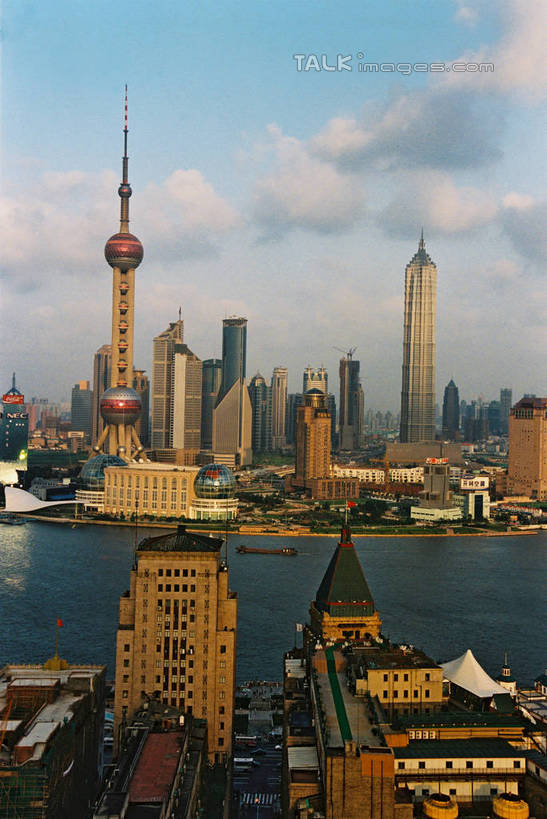 无人,家,高楼大厦,竖图,全景,俯视,航拍,室外,白天,度假,河流,美景,水,天际线,植物,城市风光,标志建筑,城市,大厦,地标,建筑,摩天大楼,上海,中国,亚洲,阴影,光线,影子,房屋,屋子,河水,景观,水流,云,云朵,公寓,云彩,娱乐,建设,东方明珠,黄浦江,金茂大厦,浦东,洋房,楼房,住宅,树,树木,蓝色,绿色,白云,蓝天,天空,阳光,自然,外滩,天,享受,休闲,景色,放松,环球金融中心,生长,晴朗,成长,申,鸟瞰,电视塔,柏悦酒店,国际贸易金融中心,合生国际大厦,花旗集团大厦,金融中心,陆家嘴,陆家嘴金融中心,浦东新区,上海环球金融中心,香格里拉酒店,震旦国际大楼,东亚,东方明珠电视塔,滨江大道,上海国际会议中心,上海国际新闻中心,上海市,中华人民共和国,沪,华东地区,晴空,彩图,高角度拍摄,房子,大楼,高层建筑,高楼,摩天楼,黄埔滩,上海外滩,外黄埔滩,春申江,shzxz1