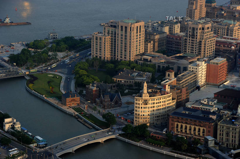 无人,家,高楼大厦,横图,全景,俯视,航拍,室外,白天,度假,河流,美景,水,天际线,植物,城市风光,标志建筑,城市,大厦,道路,地标,建筑,路,轮船,摩天大楼,公路,船,上海,中国,亚洲,阴影,波纹,光线,影子,房屋,屋子,河水,景观,水流,公寓,交通,涟漪,娱乐,建设,虹口区,洋房,楼房,住宅,树,树木,绿色,倒影,水纹,阳光,自然,交通工具,外滩,波浪,享受,休闲,景色,放松,生长,成长,申,倒映,鸟瞰,载具,黄浦区,浦西,苏州河,外白渡桥,乍浦路桥,东亚,光陆大戏院,乍浦路,上海市,上海邮政大楼,上海邮电大楼,上海邮政博物馆,中华人民共和国,沪,华东地区,水晕,反照,马路,彩图,高角度拍摄,房子,大楼,高层建筑,高楼,摩天楼,花园桥,威尔斯桥,博物院路,虎丘路,上海邮政总局,shzxz1