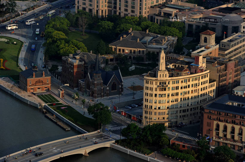 无人,家,高楼大厦,横图,全景,俯视,航拍,室外,白天,度假,河流,美景,水,天际线,植物,城市风光,标志建筑,城市,大厦,道路,地标,建筑,路,轮船,摩天大楼,公路,船,上海,中国,亚洲,阴影,波纹,光线,影子,房屋,屋子,河水,景观,水流,公寓,交通,涟漪,娱乐,建设,虹口区,洋房,楼房,住宅,树,树木,绿色,倒影,水纹,阳光,自然,交通工具,外滩,波浪,享受,休闲,景色,放松,生长,成长,申,倒映,鸟瞰,载具,黄浦区,浦西,苏州河,外白渡桥,乍浦路桥,东亚,光陆大戏院,乍浦路,上海市,上海邮政大楼,上海邮电大楼,上海邮政博物馆,中华人民共和国,沪,华东地区,水晕,反照,马路,彩图,高角度拍摄,房子,大楼,高层建筑,高楼,摩天楼,花园桥,威尔斯桥,博物院路,虎丘路,上海邮政总局,shzxz1