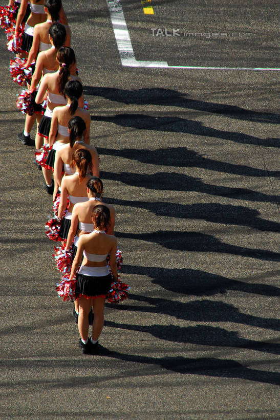 东方人,站,竖图,俯视,室外,白天,裙子,成功,合作,团队,集体,信心,亚洲,一排,阴影,服装,整齐,光线,影子,许多人,注视,休闲装,黄种人,鼓励,队伍,排列,衣服,阳光,观察,加油,看,站着,一群人,休闲,休闲服,打气,短裙,服饰,观看,半身裙,察看,成就,队列,关注,鼓舞,合伙,领袖,拉拉队,啦啦队,拉拉花,拉拉球,啦啦花,啦啦球,年轻女性,女人,女性,亚洲人,站立,半身,彩图,高角度拍摄,shzxz1