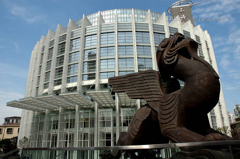 无人,高楼大厦,横图,室外,白天,仰视,度假,美景,城市风光,标志建筑,城市,大厦,地标,建筑,摩天大楼,雕塑,上海,中国,亚洲,阴影,艺术,装饰,光线,雕刻,雕像,影子,景观,云,云朵,云彩,娱乐,建设,蓝色,白云,蓝天,天空,阳光,工艺品,天,享受,休闲,景色,放松,晴朗,纪念,美术,申,主题,陈列,东亚,普陀区,上海市,上海印钞厂,中华人民共和国,沪,华东地区,功能,美学,晴空,彩图,低角度拍摄,全身,大楼,高层建筑,高楼,摩天楼,shzxz1