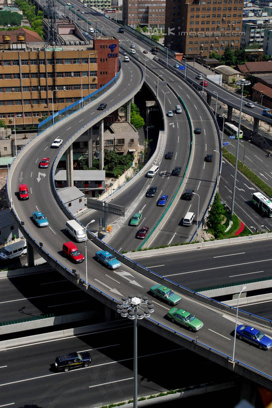 无人,家,高楼大厦,竖图,全景,俯视,航拍,室外,白天,度假,美景,天际线,植物,城市风光,城市,大桥,大厦,道路,建筑,路,摩天大楼,桥梁,公路,汽车,上海,中国,亚洲,阴影,光线,影子,房屋,屋子,景观,高架,公寓,桥,分界线,停车线,交通,娱乐,建设,洋房,楼房,住宅,车,树,树木,绿色,阳光,自然,交通工具,轿车,享受,休闲,景色,放松,生长,成长,车行道,车行道分界线,申,鸟瞰,载具,标线,高架桥,中环线,东亚,车行线,上海市,高架道路,跨线桥,中华人民共和国,沪,华东地区,马路,彩图,高角度拍摄,房子,大楼,高层建筑,高楼,摩天楼,上海中环路,上海中环线,shzxz1