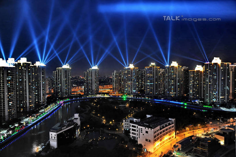 无人,高楼大厦,横图,全景,俯视,航拍,彩色,室外,夜晚,长时间曝光,度假,河流,美景,水,天际线,植物,城市风光,城市,大厦,道路,建筑,路,摩天大楼,霓虹灯,夜景,公路,上海,中国,亚洲,阴影,朦胧,模糊,光线,影子,河水,景观,水流,灯光,七彩,交通,娱乐,光源,建设,霓虹,灯,树,树木,绿色,自然,享受,休闲,景色,放松,生长,成长,申,照明设备,鸟瞰,曝光,东亚,普陀区,中远两湾城,上海市,中华人民共和国,沪,华东地区,氖灯,马路,彩图,高角度拍摄,大楼,高层建筑,高楼,摩天楼,shzxz1