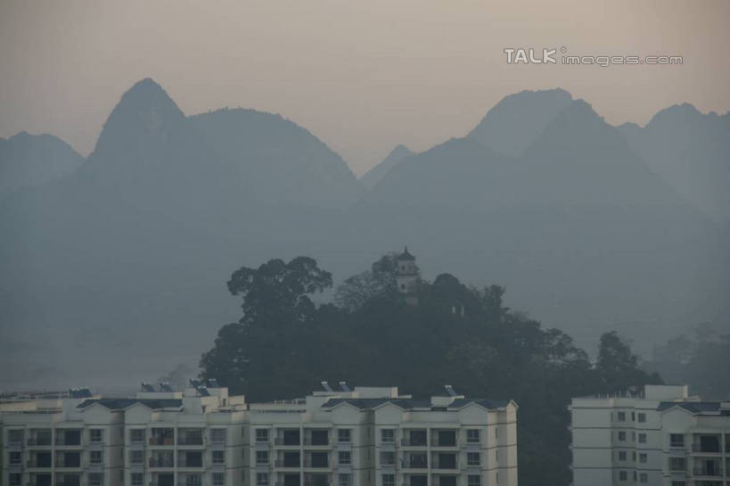 无人,家,横图,俯视,航拍,室外,白天,旅游,度假,美景,日落,山,山脉,植物,中国,亚洲,房屋,屋子,景观,山峰,晚霞,霞光,落日,公寓,山峦,娱乐,洋房,楼房,住宅,树,树木,绿色,自然,黄昏,群山,享受,休闲,景色,彩霞,放松,生长,成长,广西,鸟瞰,自然风光,东亚,广西壮族自治区,中华人民共和国,桂,华南地区,百色,百色市,夕照,薄暮,夕阳,彩图,高角度拍摄,傍晚,房子,湖润镇,靖西县,通灵大峡谷,新灵村,斜阳,shzyn1
