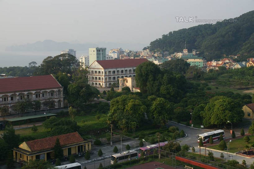 无人,家,横图,俯视,航拍,室外,白天,度假,美景,山,山脉,树林,植物,城市风光,城市,道路,路,公路,越南,亚洲,房屋,屋子,景观,山峰,交通,山峦,首都,娱乐,楼房,住宅,树,树木,蓝色,绿色,蓝天,天空,自然,群山,天,享受,休闲,景色,放松,东南亚,生长,晴朗,成长,鸟瞰,河内,万里无云,越南社会主义共和国,百花春城,晴空,晴空万里,马路,彩图,高角度拍摄,房子,shzyn1