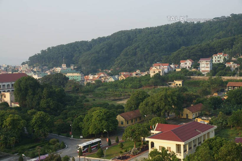 无人,家,横图,俯视,航拍,室外,白天,度假,美景,山,山脉,树林,植物,城市风光,城市,道路,路,公路,越南,亚洲,房屋,屋子,景观,山峰,交通,山峦,首都,娱乐,楼房,住宅,树,树木,蓝色,绿色,蓝天,天空,自然,群山,天,享受,休闲,景色,放松,东南亚,生长,晴朗,成长,鸟瞰,河内,万里无云,越南社会主义共和国,百花春城,晴空,晴空万里,马路,彩图,高角度拍摄,房子,shzyn1