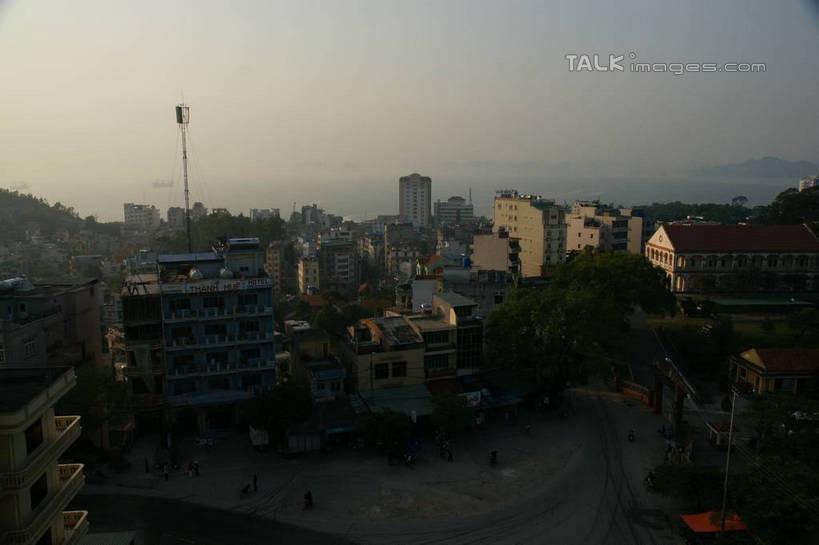 无人,家,横图,俯视,航拍,室外,白天,度假,美景,山,山脉,树林,植物,城市风光,城市,道路,路,公路,越南,亚洲,房屋,屋子,景观,山峰,交通,山峦,首都,娱乐,楼房,住宅,树,树木,蓝色,绿色,蓝天,天空,自然,群山,天,享受,休闲,景色,放松,东南亚,生长,晴朗,成长,鸟瞰,河内,万里无云,越南社会主义共和国,百花春城,晴空,晴空万里,马路,彩图,高角度拍摄,房子,shzyn1
