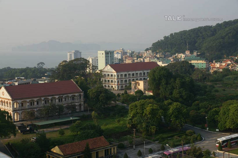 无人,家,横图,俯视,航拍,室外,白天,度假,美景,山,山脉,树林,植物,城市风光,城市,道路,路,公路,越南,亚洲,房屋,屋子,景观,山峰,交通,山峦,首都,娱乐,楼房,住宅,树,树木,蓝色,绿色,蓝天,天空,自然,群山,天,享受,休闲,景色,放松,东南亚,生长,晴朗,成长,鸟瞰,河内,万里无云,越南社会主义共和国,百花春城,晴空,晴空万里,马路,彩图,高角度拍摄,房子,shzyn1