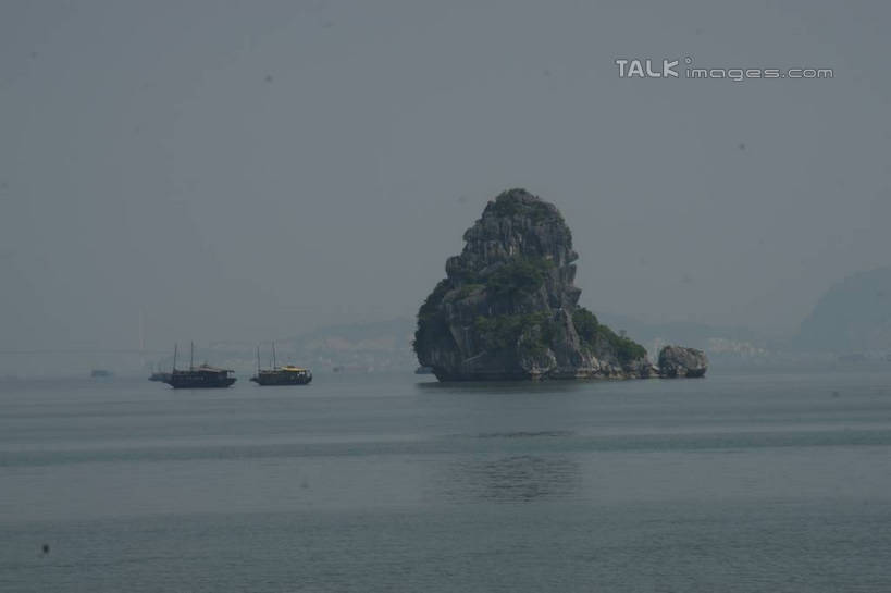 无人,横图,室外,白天,正面,旅游,度假,海浪,海洋,美景,森林,山,山脉,树林,植物,越南,亚洲,阴影,波纹,光线,影子,景观,浪花,山峰,涟漪,山峦,娱乐,树,树木,绿色,倒影,水纹,天空,阳光,自然,海水,波浪,群山,天,享受,休闲,景色,放松,东南亚,生长,成长,倒映,自然风光,海景,下龙湾,越南社会主义共和国,水晕,自然遗产,广宁省,反照,大海,风浪,海,海水的波动,近岸浪,涌浪,彩图,shzyn1