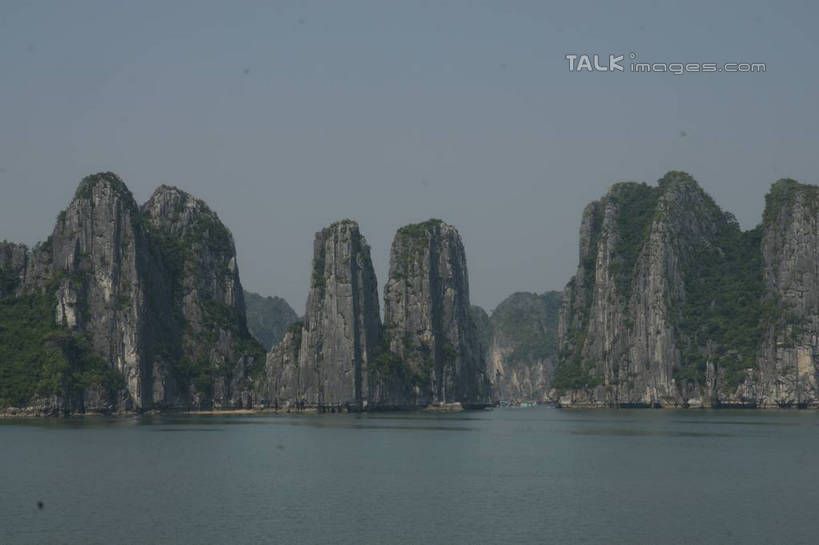 无人,横图,室外,白天,正面,旅游,度假,海浪,海洋,美景,森林,山,山脉,树林,植物,越南,亚洲,阴影,波纹,光线,影子,景观,浪花,山峰,涟漪,山峦,娱乐,树,树木,绿色,倒影,水纹,天空,阳光,自然,海水,波浪,群山,天,享受,休闲,景色,放松,东南亚,生长,成长,倒映,自然风光,海景,下龙湾,越南社会主义共和国,水晕,自然遗产,广宁省,反照,大海,风浪,海,海水的波动,近岸浪,涌浪,彩图,shzyn1