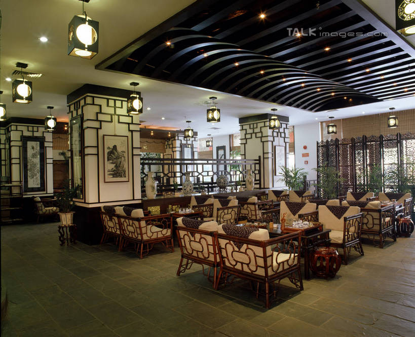 无人,横图,室内,白天,正面,绘画,植物,靠垫,沙发,天花板,桌子,照明,阴影,艺术,光线,木制,盆栽,影子,墙,走道,走廊,过道,灯光,靠枕,盆景,古典,茶几,文化,茶楼,顶灯,墙壁,墙面,灯,绿色,白色,自然,木制品,工艺品,灯具,垫子,枕头,茶馆,品味,生长,成长,茶室,照亮,美术,高雅,照明设备,挂画,布艺沙发,美学,茶房,茶肆,装饰画,彩图,szzm1