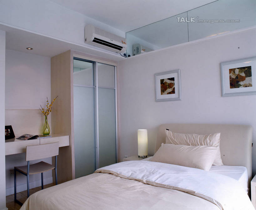 无人,家,横图,室内,白天,正面,绘画,别墅,床,柜子,家具,靠垫,天花板,卧室,装修,桌子,建筑,欧式,阴影,艺术,装饰,反射,电器,影子,房屋,墙,双人床,屋子,公寓,床单,靠枕,古典,豪华,文化,被子,建设,现代,书桌,装潢,洋房,楼房,墙壁,墙面,住宅,空调,课桌,工艺品,垫子,室内装潢,衣橱,枕头,品味,样板房,明亮,美术,调节,高雅,舒适,被单,家电,家居装潢,家用电器,储存,挂画,调整,房屋设计,地中海风格,古典风格,简约风格,室内设计,宽敞,更衣橱,样板房装潢,美学,储备,蕴藏,贮备,空气调节器,设计,装饰画,彩图,房子,睡房,卧房,贮存,szzm1