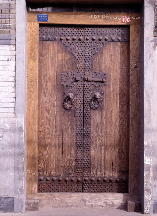 无人,故宫,竖图,室外,白天,正面,旅游,度假,安全,名胜古迹,门,标志建筑,地标,建筑,北京,中国,亚洲,阴影,遗迹,光线,影子,院子,防护,首都,古迹,文物,娱乐,建设,古建筑,锁,阳光,把手,门把手,门框,紫禁城,享受,休闲,旅游胜地,放松,保护,门把,四合院,保险,私密,古文明,东亚,中华人民共和国,东城区,北京市,京,北平,华北地区,保全,周全,安稳,安定,防盗,平安,拉手,彩图,故宫博物院,北京紫禁城,北京故宫,szzm1