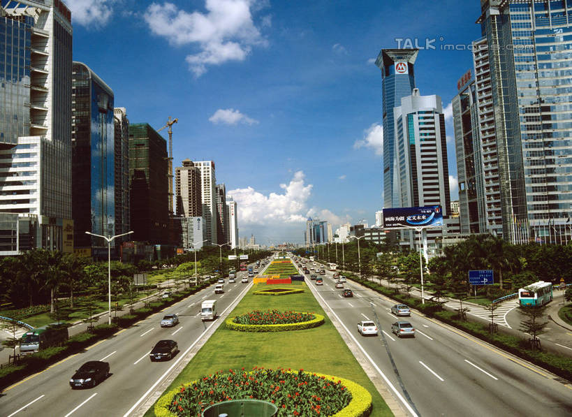 无人,银行,高楼大厦,横图,室外,白天,仰视,度假,草地,草坪,美景,树林,植物,城市风光,城市,大厦,道路,建筑,路,摩天大楼,公路,汽车,深圳,中国,亚洲,阴影,光线,影子,景观,云,云朵,建筑群,交通,云彩,娱乐,建设,车,草,树,树木,蓝色,绿色,白云,蓝天,天空,阳光,自然,交通工具,轿车,天,享受,休闲,景色,放松,金融,理财,生长,经济,晴朗,成长,资金,载具,流通,贸易,招商银行,东亚,广东,鹏城,广东省,中华人民共和国,华南地区,粤,深圳市,晴空,马路,彩图,低角度拍摄,大楼,高层建筑,高楼,摩天楼,机构,金融机构,szzm1