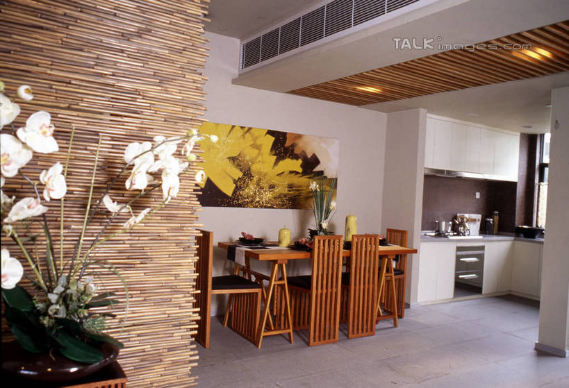 无人,家,横图,室内,白天,正面,绘画,别墅,餐桌,窗户,家具,装修,桌子,建筑,电视,花瓶,椅子,欧式,阴影,环保,艺术,装饰,盛开,光线,电器,影子,陶瓷,饭厅,房屋,屋子,公寓,灯光,陶瓷制品,古典,豪华,花蕾,文化,建设,现代,装潢,洋房,楼房,玻璃窗,住宅,空调,花,花瓣,花朵,鲜花,绿色,瓶子,工艺品,室内装潢,液晶电视,花苞,花蕊,品味,清晰,轻薄,能源,餐台,样板房,明亮,美术,回收,资源,调节,高雅,舒适,家电,家居装潢,家用电器,彩电,挂画,调整,房屋设计,地中海风格,古典风格,简约风格,利用,室内设计,便携,低碳,宽敞,循环,样板房装潢,美学,彩色电视机,持续,空气调节器,设计,电视机,装饰画,彩图,房子,高清,szzm1