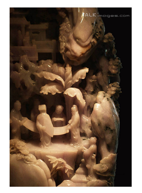 东方人,无人,伙伴,朋友,站,竖图,室内,特写,白天,正面,友谊,石头,山,植物,静物,玉,雕塑,亚洲,五个人,阴影,观赏,朦胧,模糊,艺术,装饰,光线,边框,雕刻,雕像,石子,影子,阶梯,亭子,山峰,灯光,山峦,许多人,黄种人,芭蕉,台阶,树,树木,绿色,白色,自然,工艺品,站着,一群人,石阶,奢侈品,玉雕,生长,成长,纪念,卷轴,玉器,美术,贵重,珍贵,主题,陈列,玉石,背手,功能,美学,画轴,宝贵,鉴赏,友情,老年男性,男人,男性,亚洲人,石块,岩石,站立,彩图,全身,yzdzj1