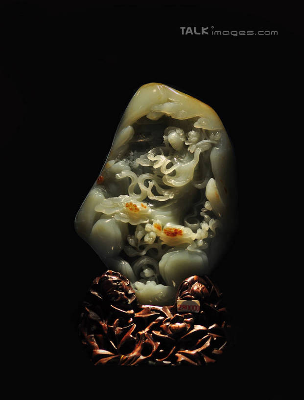 东方人,一个人,无人,举,交叉,竖图,室内,特写,白天,正面,石头,竹子,静物,玉,雕塑,亚洲,仅一个年轻女性,仅一个女性,仅一个人,许多,阴影,黑色背景,花纹,竹制,艺术,装饰,盛开,飘扬,编织,光线,木制,标价,标签,标志,雕刻,雕像,花篮,篮子,石子,数字,丝绸,丝带,图案,文字,影子,字符,云,云朵,灯光,缎带,花蕾,云彩,黄种人,标识,绸带,祥云,花,花瓣,花朵,鲜花,一个,红色,白云,木制品,竹篮,工艺品,花苞,花蕊,托,价格,奢侈品,阿拉伯数字,玉雕,单个,纪念,飘逸,竹条,仙女,玉器,交织,美术,神仙,贵重,珍贵,竹制品,飞扬,主题,底座,陈列,玉石,功能,美学,天女散花,仙人,穿插,宝贵,天女撒花,年轻女性,女人,女性,亚洲人,石块,岩石,举起,举手,举着,向上举,向上伸,向上托,彩图,全身,yzdzj1