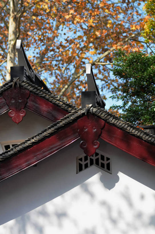 无人,家,竖图,室外,白天,正面,旅游,度假,名胜古迹,秋季,植物,窗户,标志建筑,地标,建筑,南京,中国,亚洲,阴影,朦胧,模糊,遗迹,光线,瓦片,影子,房屋,屋檐,屋子,落叶,古迹,文物,娱乐,建设,古建筑,江苏,楼房,檐,住宅,树,树木,黄色,绿色,阳光,自然,享受,休闲,旅游胜地,放松,生长,成长,古文明,东亚,江苏省,南京市,中华人民共和国,华东地区,苏,省会,栖霞山,石头城,秋,秋天,彩图,房子,yzdzj1