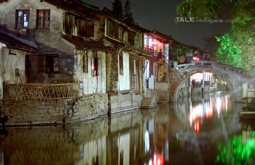 无人,家,横图,室外,夜晚,正面,旅游,度假,河流,美景,水,植物,周庄,中国,亚洲,许多,悬挂,阴影,朦胧,模糊,光线,灯笼,影子,房屋,屋子,河水,景观,水流,灯光,娱乐,江苏,苏州,民居,住宅,树,树木,红色,蓝色,绿色,倒影,蓝天,天空,自然,天,享受,休闲,闪耀,景色,放松,水乡,生长,成长,闪烁,照明设备,自然风光,东亚,江苏省,苏州市,昆山,昆山市,中华人民共和国,华东地区,苏,中国第一水乡,彩图,房子,yzdzj1