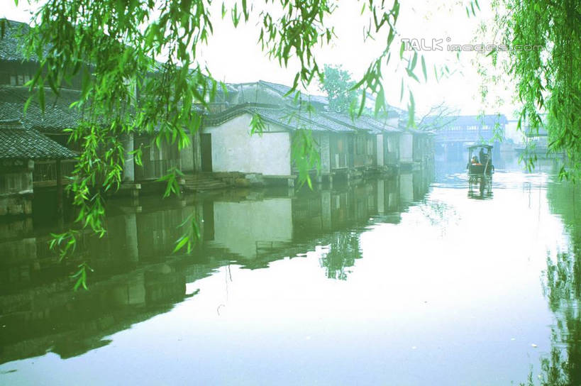 无人,家,横图,室外,白天,正面,旅游,度假,河流,美景,水,植物,船,中国,亚洲,一艘,许多,阴影,光线,影子,房屋,屋子,河水,景观,水流,木船,娱乐,浙江,民居,住宅,树,树木,浙江省,蓝色,绿色,倒影,蓝天,天空,阳光,自然,交通工具,天,行驶,享受,休闲,景色,放松,水乡,生长,成长,舟,自然风光,东亚,乌镇,中华人民共和国,华东地区,浙,嘉兴,嘉兴市,桐乡市,彩图,房子,yzdzj1