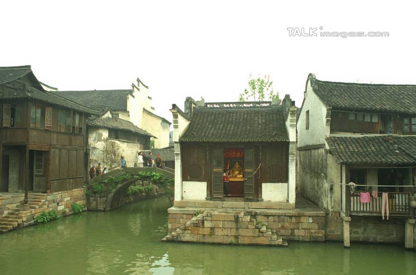 无人,家,横图,室外,白天,正面,旅游,度假,河流,美景,水,植物,中国,亚洲,许多,阴影,光线,影子,房屋,阶梯,屋子,河水,景观,水流,娱乐,浙江,民居,台阶,住宅,树,树木,浙江省,蓝色,绿色,倒影,蓝天,天空,阳光,自然,天,享受,休闲,石阶,景色,放松,水乡,生长,成长,自然风光,东亚,乌镇,中华人民共和国,华东地区,浙,嘉兴,嘉兴市,桐乡市,彩图,房子,yzdzj1