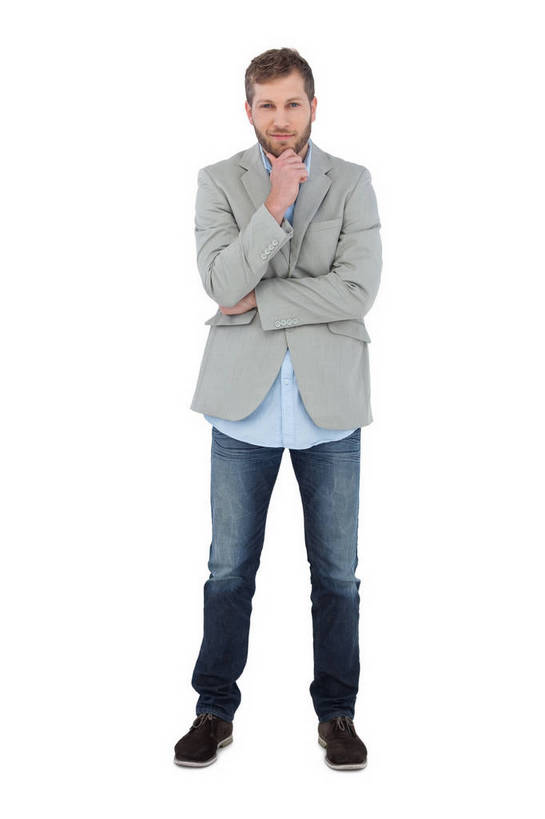 西方人,一个人,站,笑,微笑,竖图,室内,白天,白色背景,正面,西装,欧洲,欧洲人,仅一个男性,仅一个人,撑,阴影,套装,裤子,正装,反射,影子,托腮,注视,牛仔裤,职业装,仅一个年轻男性,观察,看,托,站着,思考,摄影,影棚,观看,察看,关注,托下巴,思虑,单手托腮,男人,男性,年轻男性,白种人,站立,彩图,全身,影棚拍摄,拍摄