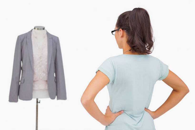 西方人,一个人,设计师,站,横图,室内,白天,白色背景,欧洲,欧洲人,仅一个年轻女性,仅一个女性,仅一个人,一副,服装,人造模特,眼镜,休闲装,手叉腰,背面,衣服,叉腰,站着,服装设计师,休闲,休闲服,摄影,服饰,影棚,道具,双手叉腰,近视眼镜,服装师,服装模特,模特道具,时装道具,展示道具,服装模特道具,陈列道具,年轻女性,女人,女性,白种人,美术设计员,设计,设计家,设计者,站立,半身,彩图,影棚拍摄,拍摄