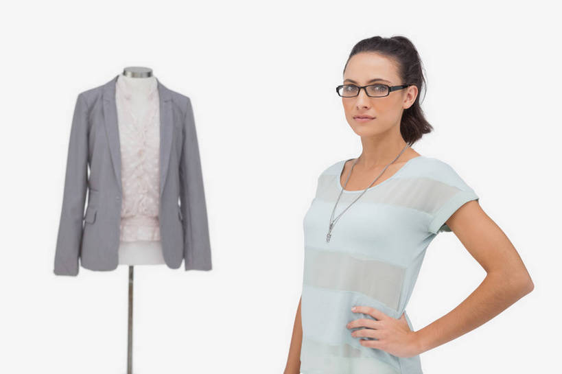 西方人,一个人,设计师,站,横图,室内,白天,白色背景,正面,项链,欧洲,欧洲人,仅一个年轻女性,仅一个女性,仅一个人,一副,服装,人造模特,眼镜,注视,休闲装,手叉腰,装饰品,衣服,饰品,首饰,叉腰,观察,看,站着,服装设计师,休闲,休闲服,摄影,服饰,影棚,道具,观看,察看,关注,近视眼镜,服装师,服装模特,模特道具,时装道具,展示道具,服装模特道具,陈列道具,单手叉腰,年轻女性,女人,女性,白种人,美术设计员,设计,设计家,设计者,站立,半身,彩图,影棚拍摄,拍摄