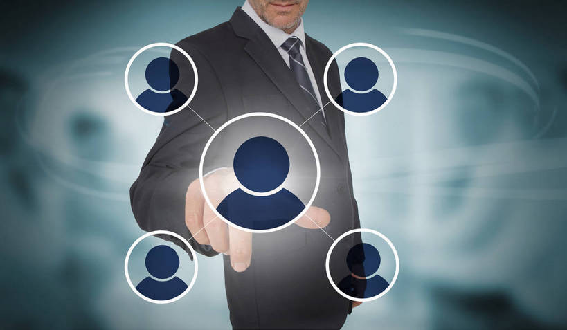 西方人,一个人,无人,商务人士,商务男性,站,摸,横图,室内,白天,正面,衬衫,显示器,数码,科技,欧洲,欧洲人,仅一个男性,仅一个人,阴影,套装,朦胧,模糊,反射,网络,圆形,屏幕,图形,影子,圆,触摸屏,领带,高光,几何,计算机图形,合成,输入设备,显示屏,站着,仅一个老年男性,电脑合成图,数码合成图,象征,庄重,合成图,数学,液晶显示器,商务装,身份,工薪阶层,输出设备,写实,具体,具象,正式,地位,老年男性,男人,男性,白种人,白领,上班族,触摸,接触,站立,半身,彩图,衬衣,几何图形,触控面板,触控屏,交互设备,平面图形