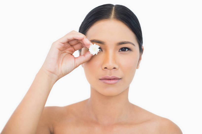 东方人,脸,头,脸颊,手,头发,一个人,横图,室内,特写,白天,白色背景,正面,农作物,亚洲,仅一个年轻女性,仅一个女性,仅一个人,握,柔软,棉花,拿,拿着,注视,黄种人,裸露,肩膀,纺织,黑色,观察,看,健康,温暖,手部,杀菌,握着,遮,遮掩,摄影,影棚,观看,单手,盘发,纤维,察看,消毒,掩盖,遮挡,关注,裸,遮盖,酒精棉,掩饰,柔和,暖和,年轻女性,女人,女性,亚洲人,头部,脸部,脸蛋,面部,半身,彩图,影棚拍摄,拍摄,乙醇