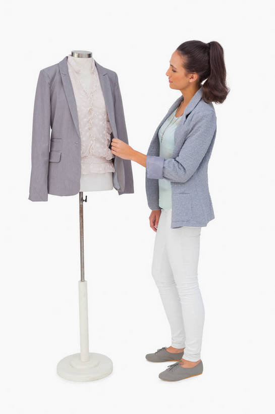 西方人,一个人,设计师,站,竖图,室内,白天,白色背景,侧面,西装,欧洲,欧洲人,仅一个年轻女性,仅一个女性,仅一个人,握,套装,正装,人造模特,注视,职业装,观察,看,站着,服装设计师,握着,摄影,影棚,道具,观看,察看,关注,服装师,模特道具,时装道具,年轻女性,女人,女性,白种人,美术设计员,设计,设计家,设计者,站立,彩图,全身,影棚拍摄,拍摄,包布模特,服装立裁人台,人台,试衣模特,试衣人台