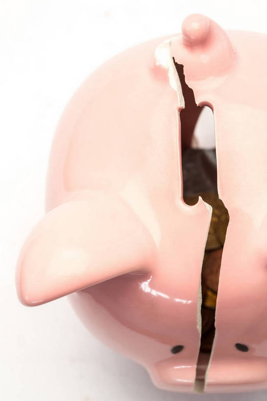 无人,竖图,俯视,室内,特写,白天,白色背景,钱,美元,猪,静物,阴影,破碎,反射,钱币,影子,美金,一个,动物,容器,储蓄罐,器皿,家畜,储蓄,存钱,金融,理财,摄影,牲畜,影棚,经济,单个,麻醉,可卡因,破裂,资金,存钱罐,美圆,存款,流通,贸易,摧毁,贮钱罐,储钱罐,扑满,麻药,麻醉剂,古柯碱,货币,现金,硬币,彩图,高角度拍摄,影棚拍摄,拍摄