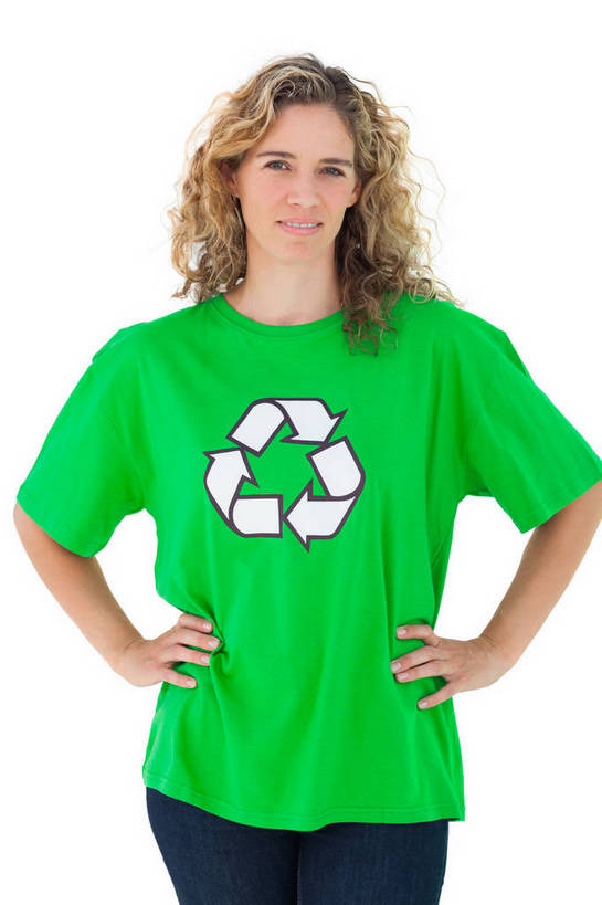 西方人,一个人,站,笑,微笑,露齿笑,竖图,室内,白天,白色背景,正面,T恤衫,欧洲,欧洲人,仅一个女性,仅一个人,服装,裤子,环保,T恤,注视,牛仔裤,休闲装,方向,手叉腰,箭头,衣服,绿色,叉腰,观察,看,站着,仅一个中年女性,休闲,休闲服,摄影,服饰,影棚,能源,观看,回收,资源,察看,双手叉腰,指向,关注,利用,低碳,循环,志愿者,簇,持续,女人,女性,中年女性,白种人,站立,半身,彩图,影棚拍摄,拍摄,义工,志工