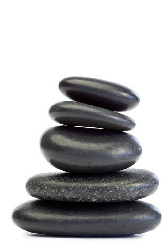 无人,竖图,室内,特写,白天,白色背景,正面,按摩,美容,石头,静物,五个,一排,许多,护肤,阴影,整齐,反射,石子,影子,排列,黑色,保养,享受,休闲,鹅卵石,放松,保健,摄影,影棚,堆,队列,按摩石,养颜,热石疗法,石块,彩图,影棚拍摄,拍摄