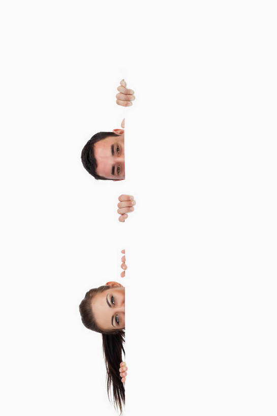 西方人,两个人,同事,商务人士,商务男性,商务女性,竖图,室内,白天,白色背景,正面,衬衫,成功,合作,团队,集体,信心,欧洲,欧洲人,一块,套装,信息,注视,队伍,布告,布告栏,观察,看,偷看,摄影,影棚,观看,察看,领导,通知,公告,传播,成就,关注,消息,商务装,合伙,领袖,偷窥,工薪阶层,公布栏,男人,男性,年轻男性,年轻女性,女人,女性,白种人,白领,上班族,半身,彩图,影棚拍摄,衬衣,拍摄,窥视,窥探