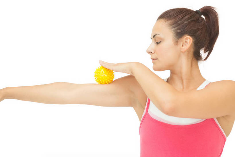 西方人,一个人,站,闭眼,笑,微笑,横图,室内,白天,白色背景,正面,按摩,欧洲,欧洲人,仅一个年轻女性,仅一个女性,仅一个人,握,服装,背心,拿,拿着,扭头,球,一个,衣服,黄色,站着,转头,享受,健康,按摩球,握着,保健,摄影,服饰,影棚,单个,衣着,穿着,指压,衣饰,年轻女性,女人,女性,白种人,闭眼睛,闭着眼,闭着眼睛,站立,半身,彩图,影棚拍摄,推拿,拍摄