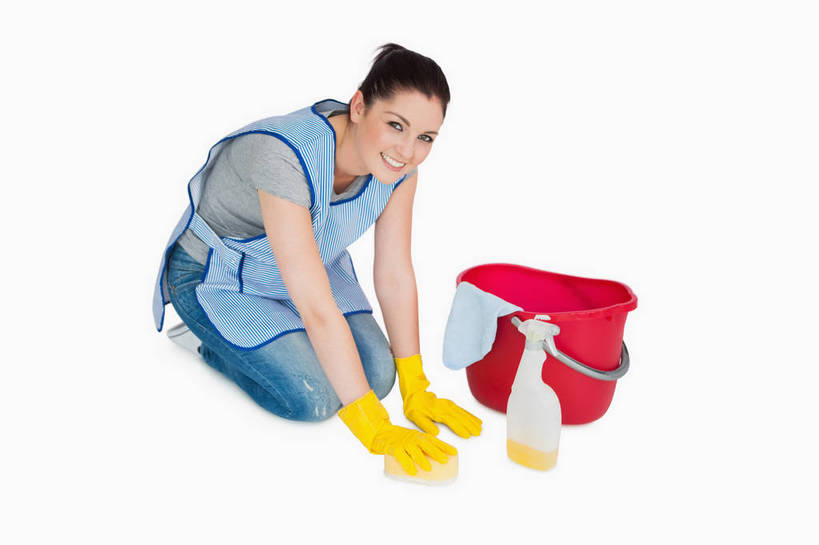 西方人,一个人,跪,笑,微笑,露齿笑,横图,俯视,室内,白天,白色背景,安全,纺织品,欧洲,欧洲人,仅一个年轻女性,仅一个女性,仅一个人,擦,抚摸,阴影,服装,裤子,反射,布,桶,围裙,影子,塑料,织物,注视,牛仔裤,休闲装,抹布,衣服,瓶子,容器,手套,塑料制品,看,清洁,休闲,休闲服,橡胶,塑料瓶,擦拭,摄影,服饰,影棚,储藏,塑料桶,洗洁精,喷雾瓶,储存,关注,橡胶手套,橡胶制品,去污,洁净,洗涤剂,揩擦,拭,年轻女性,女人,女性,白种人,跪着,抬头,仰头,彩图,高角度拍摄,全身,影棚拍摄,拍摄,喷瓶,除菌,洁洁灵,清洗液,洗涤灵,贮存,轻抚