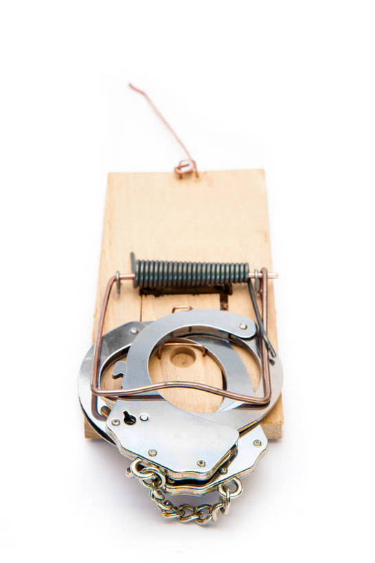 无人,竖图,俯视,室内,特写,白天,白色背景,静物,朦胧,模糊,一个,诱惑,摄影,影棚,单个,捕鼠器,勾引,毁灭,补鼠器,灭鼠器,歼灭,灭鼠,消灭,引诱,彩图,高角度拍摄,影棚拍摄,拍摄,清除