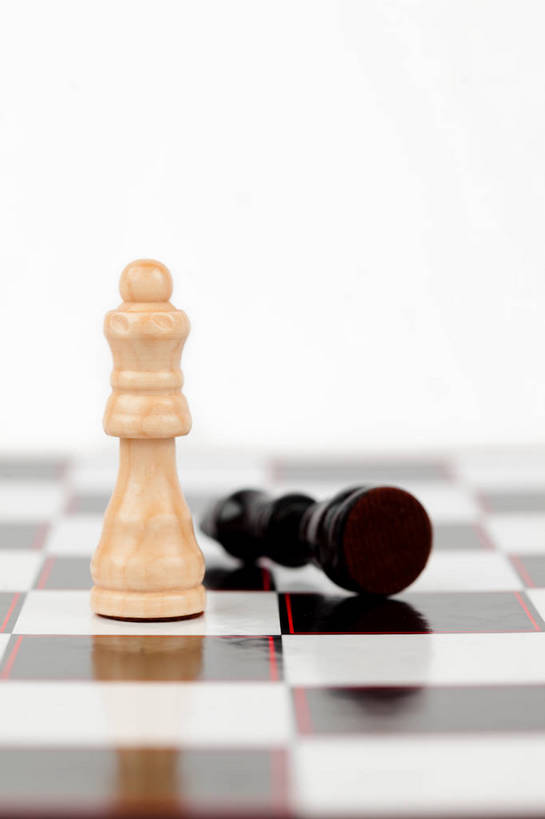 无人,竖图,室内,特写,白天,白色背景,正面,游戏,快乐,比赛,竞争,静物,玩,娱乐,象棋,休闲,棋子,棋盘,国际象棋,益智,摄影,影棚,活动,发泄,消遣,智力,皇后,宣泄,玩耍,嬉戏,彩图,影棚拍摄,拍摄,后