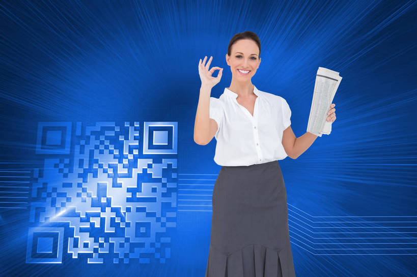 西方人,一个人,无人,商务人士,商务女性,站,笑,微笑,露齿笑,横图,室内,白天,正面,阅读,满意,胜利,数码,电子,科技,报纸,欧洲,欧洲人,仅一个年轻女性,仅一个女性,仅一个人,学习,阴影,套装,光线,网络,信息,标签,符号,数字,光芒,高光,几何,计算机图形,合成,注视,标识,观察,看,手势,站着,同意,ok手势,浏览,观看,新闻,一份,条形码,电脑合成图,数码合成图,察看,合成图,关注,编码,商务装,条码,工薪阶层,二维码,写实,具体,具象,年轻女性,女人,女性,白种人,白领,上班族,站立,半身,彩图,商业,二维条码,报刊,同意手势