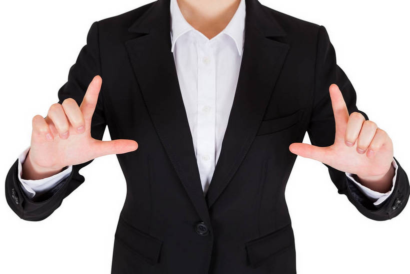 东方人,手,一个人,商务人士,商务女性,横图,室内,特写,白天,白色背景,正面,亚洲,双手,仅一个年轻女性,仅一个女性,仅一个人,阴影,套装,反射,测量,影子,黄种人,手势,手部,竖,摄影,影棚,翘,食指,商务装,尺寸,工薪阶层,丈量,数量,年轻女性,女人,女性,亚洲人,大拇指,白领,上班族,半身,彩图,影棚拍摄,拍摄