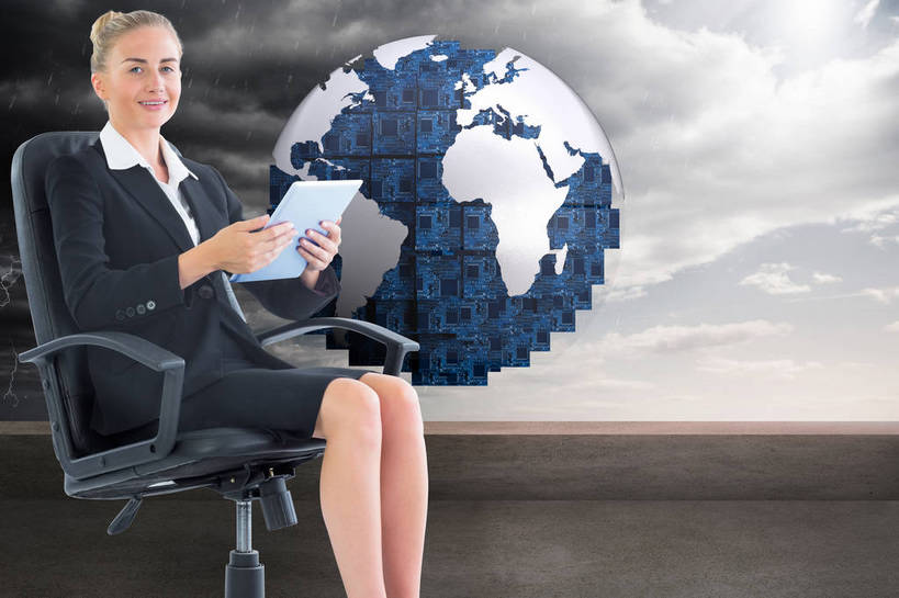 西方人,一个人,无人,商务人士,商务女性,坐,捧,笑,微笑,露齿笑,横图,室内,白天,正面,电脑,笔记本电脑,数码,科技,海洋,椅子,欧洲,欧洲人,仅一个年轻女性,仅一个女性,仅一个人,握,阴影,套装,网络,世界地图,地球,陆地,乌云,云,阴天,云朵,高光,几何,计算机图形,拿,合成,全球,云彩,拿着,注视,通讯设备,座椅,天空,天,观察,看,握着,地理,国家,观看,电脑合成图,数码合成图,大陆,察看,世界,无线,昏暗,阴沉,合成图,关注,通信设备,商务装,无线网络,无线上网,便携式电脑,工薪阶层,平板电脑,写实,具体,具象,升降椅,手提电脑,年轻女性,女人,女性,白种人,白领,上班族,端,端着,捧着,手捧,坐着,半身,彩图,大洋,大洲