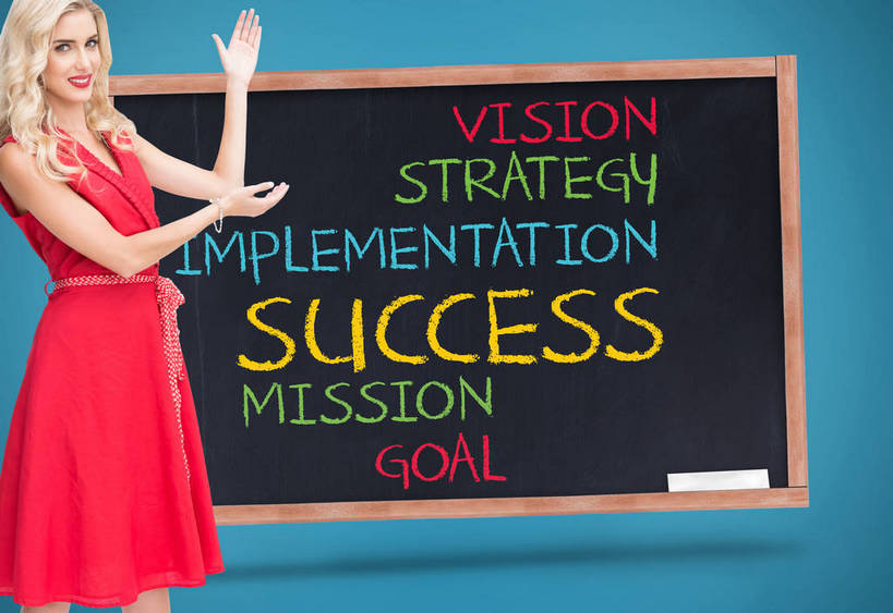 西方人,一个人,无人,站,笑,微笑,露齿笑,横图,室内,白天,正面,裙子,数码,科技,欧洲,欧洲人,仅一个年轻女性,仅一个女性,仅一个人,一排,指,阴影,蓝色背景,连衣裙,整齐,反射,网络,英文,笔,标志,工具,文字,影子,字符,字母,高光,几何,计算机图形,合成,注视,指点,标识,排列,黄色,红色,蓝色,绿色,黑色,粉笔,学习用品,黑板,观察,看,站着,金色,教学,观看,英文字母,文具用品,电脑合成图,数码合成图,察看,指向,合成图,队列,关注,写实,具体,具象,耐磨,白垩,教学黑板,年轻女性,女人,女性,白种人,长发,卷发,站立,半身,彩图,彩色粉笔