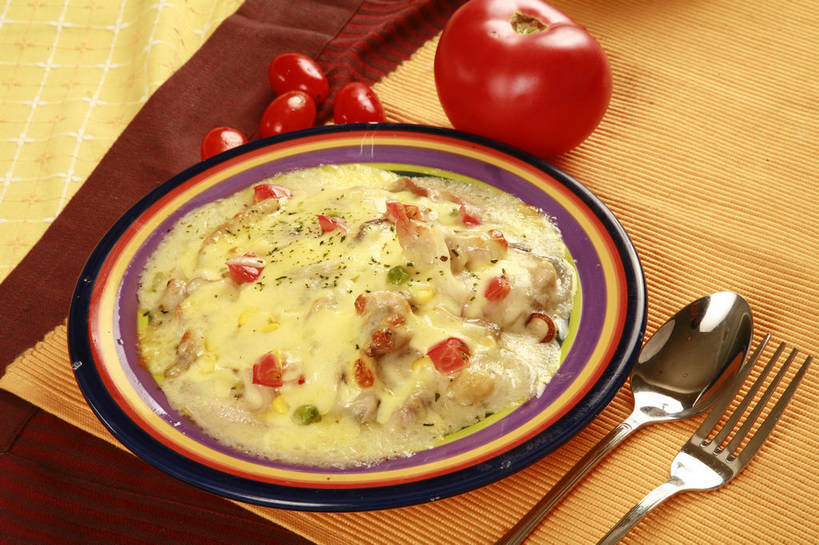 奶酪,无人,横图,俯视,室内,特写,白天,烹饪,西餐,餐桌,桌子,蔬菜,西红柿,小番茄,餐具,金属制品,新鲜,金属,布料,叉子,勺子,白米,谷类,谷物,肉,干酪,起司,料理,食品,米,芝士,两把,营养,布纹,大米,菜肴,美食,肉类,桌布,食物,两个,红色,餐巾,调羹,台布,汤匙,乳酪,西式,佳肴,有机食品,绿色食品,餐台,乳制品,发酵,焗饭,肉食,餐叉,小西红柿,樱桃小番茄,珍珠小番茄,进餐用具,樱桃番茄,洋柿子,圣女果,柑仔蜜,番茄,臭柿,餐桌布,彩图,高角度拍摄,六月柿,喜报三元,shjb1