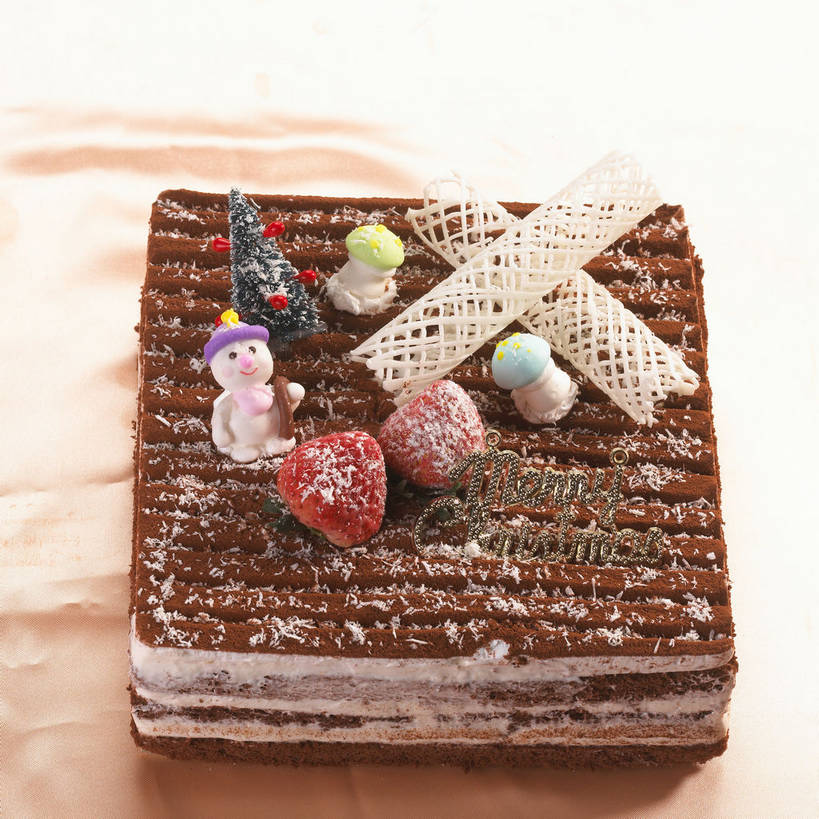 点心,无人,方图,俯视,室内,特写,白天,游戏,雪,植物,大雪,餐桌,桌子,草莓,浆果,水果,圣诞节,节日,庆祝,新鲜,英文,标志,布料,文字,字符,字母,积雪,雪景,雪人,冬季,冬天,生食,食品,甜点,甜品,果实,圣诞树,玩,布纹,文化,娱乐,标识,提拉米苏,桌布,树,树木,食物,糕点,两个,红色,绿色,自然,餐巾,台布,甜食,庆典,休闲,寒冷,有机食品,绿色食品,生长,成长,餐台,活动,纪念,英文字母,发泄,消遣,智力,宣泄,严寒,堤拉米苏,圣诞蛋糕,意大利蛋糕,洋莓,水果皇后,红莓,地莓,餐桌布,玩耍,嬉戏,彩图,高角度拍摄,蛋糕,拟人,shjb1