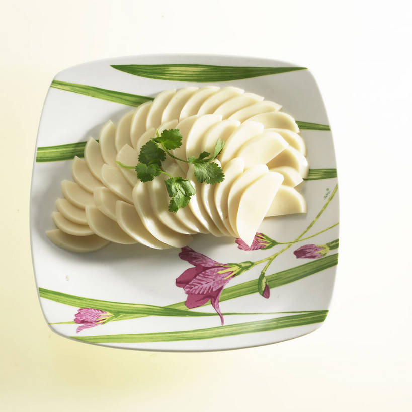 无人,方图,俯视,室内,特写,白天,白色背景,烹饪,中餐,餐桌,桌子,餐具,叶子,一排,许多,整齐,装饰,盛开,碟子,盘,陶瓷,香菜,料理,食品,绿叶,陶瓷制品,很多,花蕾,菜肴,美食,花,花瓣,花朵,鲜花,食物,排列,一个,紫色,盘子,碟,花苞,花蕊,中式,嫩叶,摄影,佳肴,影棚,单个,餐台,中华料理,堆,华丽,修饰,点缀,队列,摄影棚,胡菜,香荽,原荽,园荽,芫荽,衬托,美观,雅致,雅观,胡荽,莞荽,芫茜,芫蓿,莚葛草,莚荽菜,猪皮,叶,叶片,彩图,高角度拍摄,影棚拍摄,拍摄,皮冻,shjb1